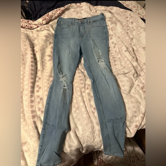 Hollister Jeans - Picture 1 of 3
